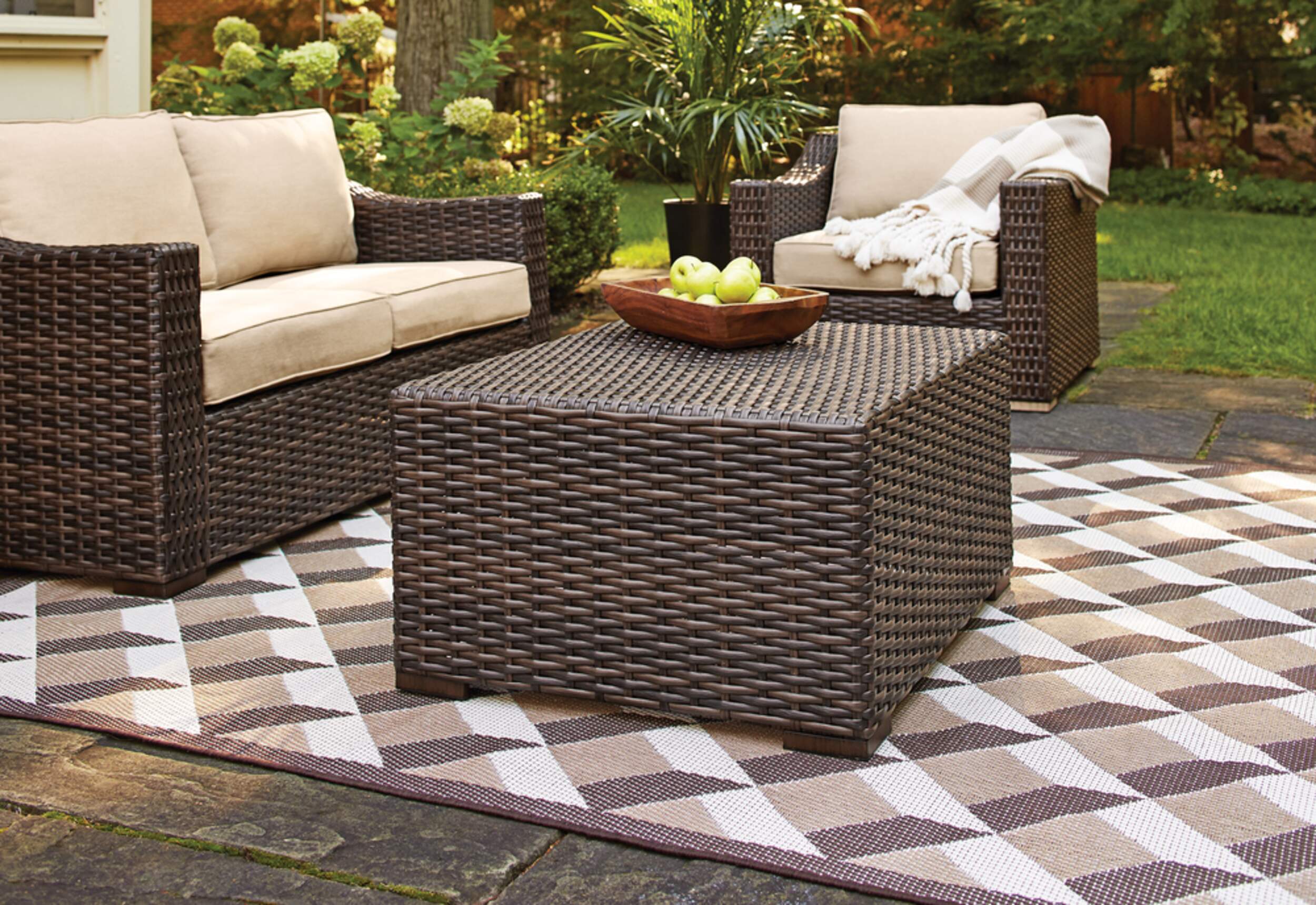 CANVAS Somerset - Pouf de jardin Front_Angled_Right