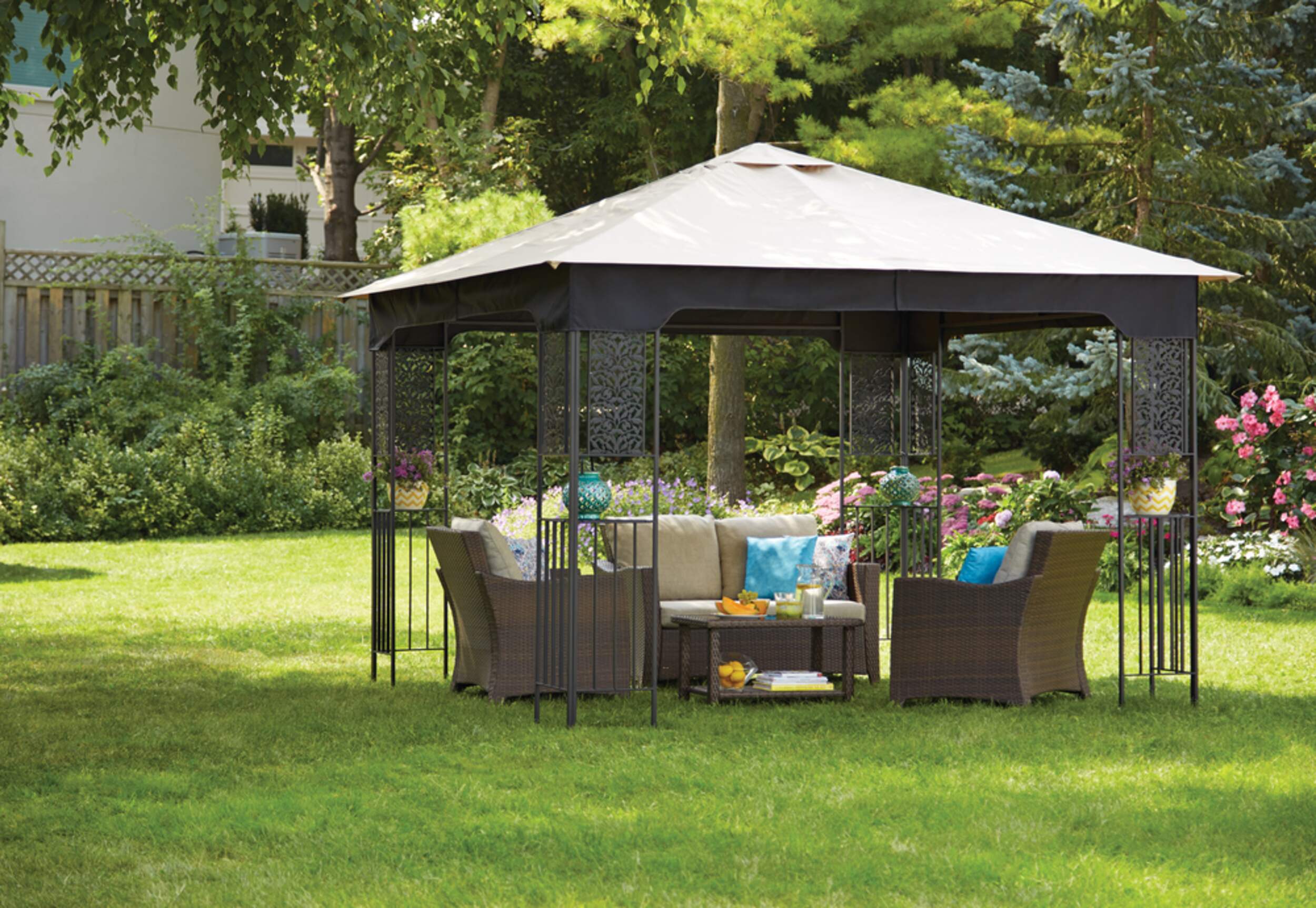 For Living Lakeside Collection - Gazebo à toit souple, 9.84 L x 9.84 W x 8.69' Front_Angled_Right