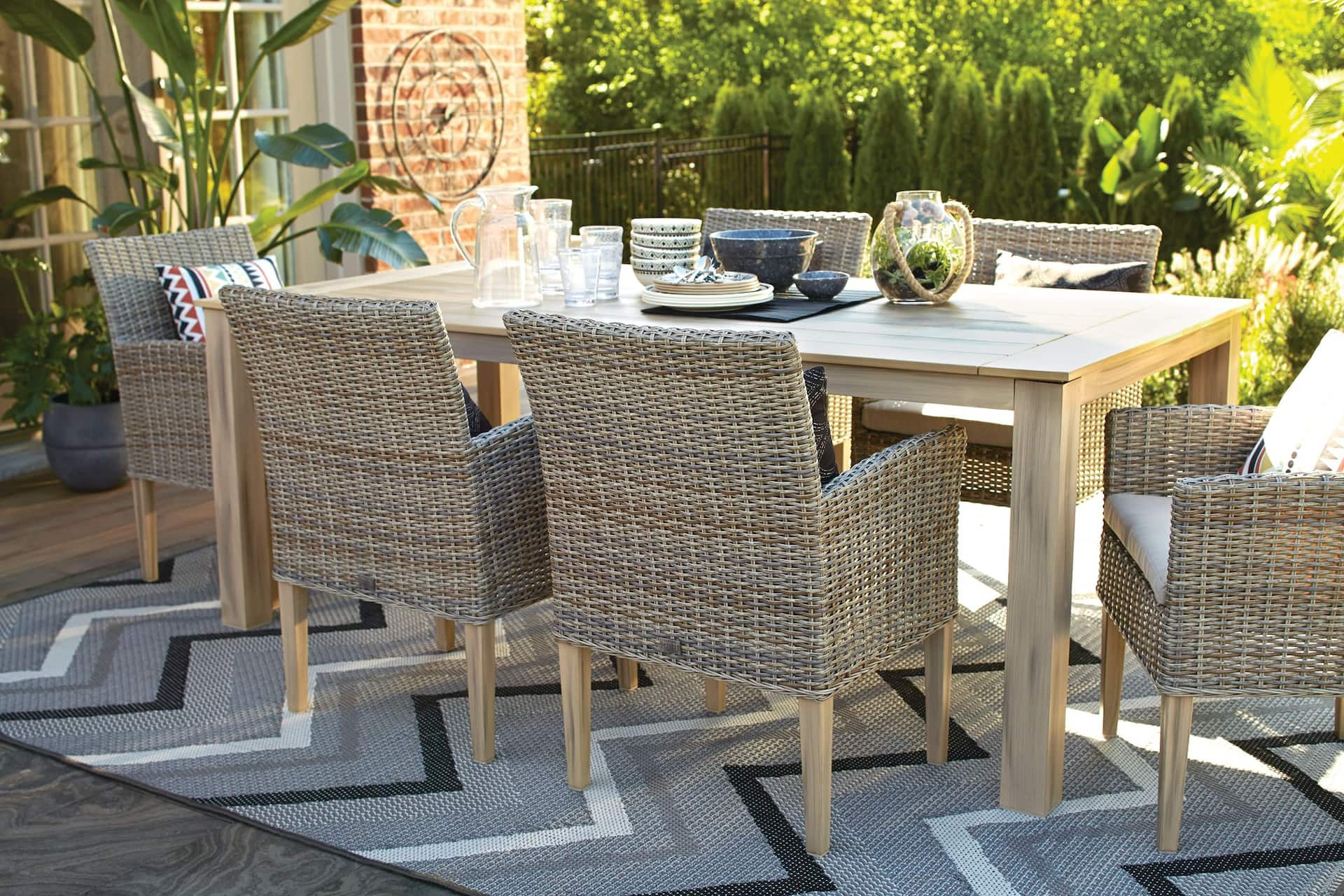 Canadian tire 2024 dining table