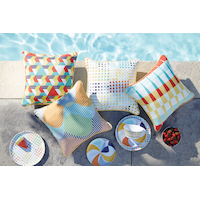 Coussin CANVAS Hopscotch d'Avril Loreti avec Tri-pel, 18 po Composite_or_Mixed