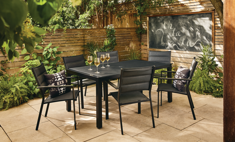 outdoors dining table and chairs