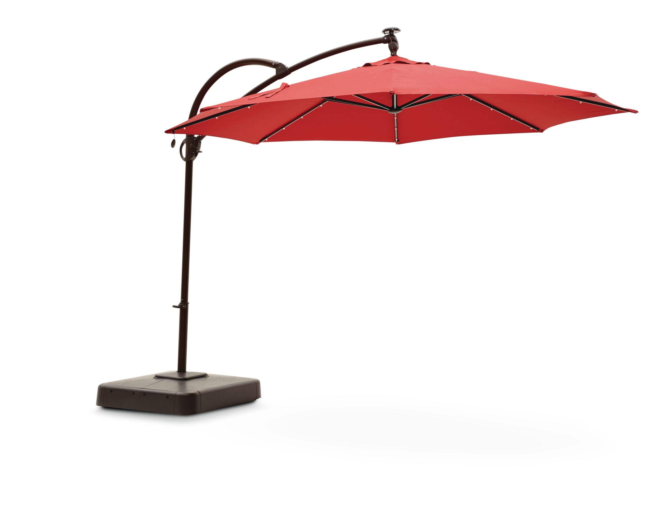Parasol décalé CANVAS Madrid avec lampes solaires à DEL, base et manivelle, rouge, 11 pi Front_Angled_Right