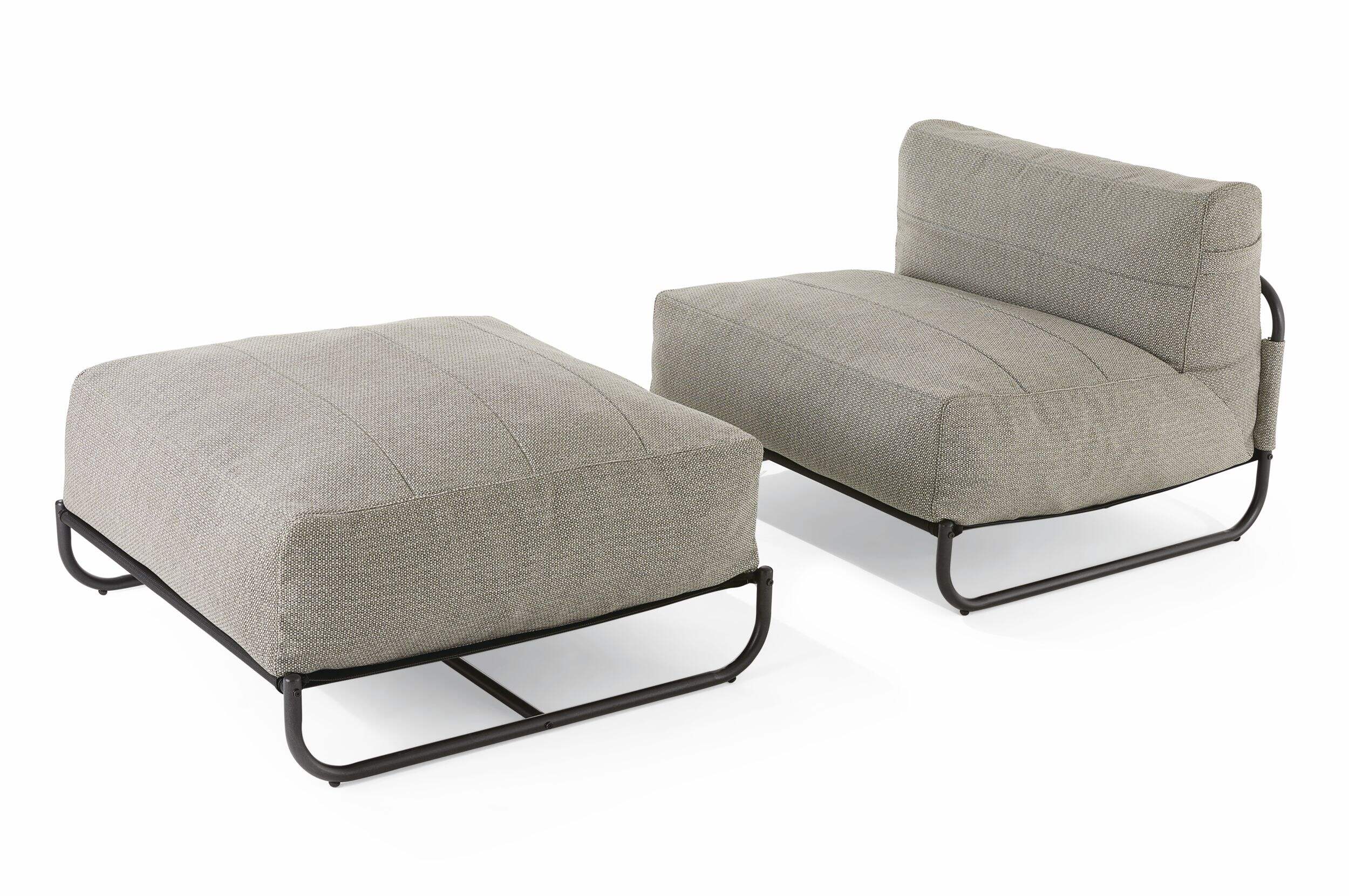 Ensemble de chaise et pouf CANVAS Clio Cloud pour l'extérieur Front_Three_Fourths_Angled_Left