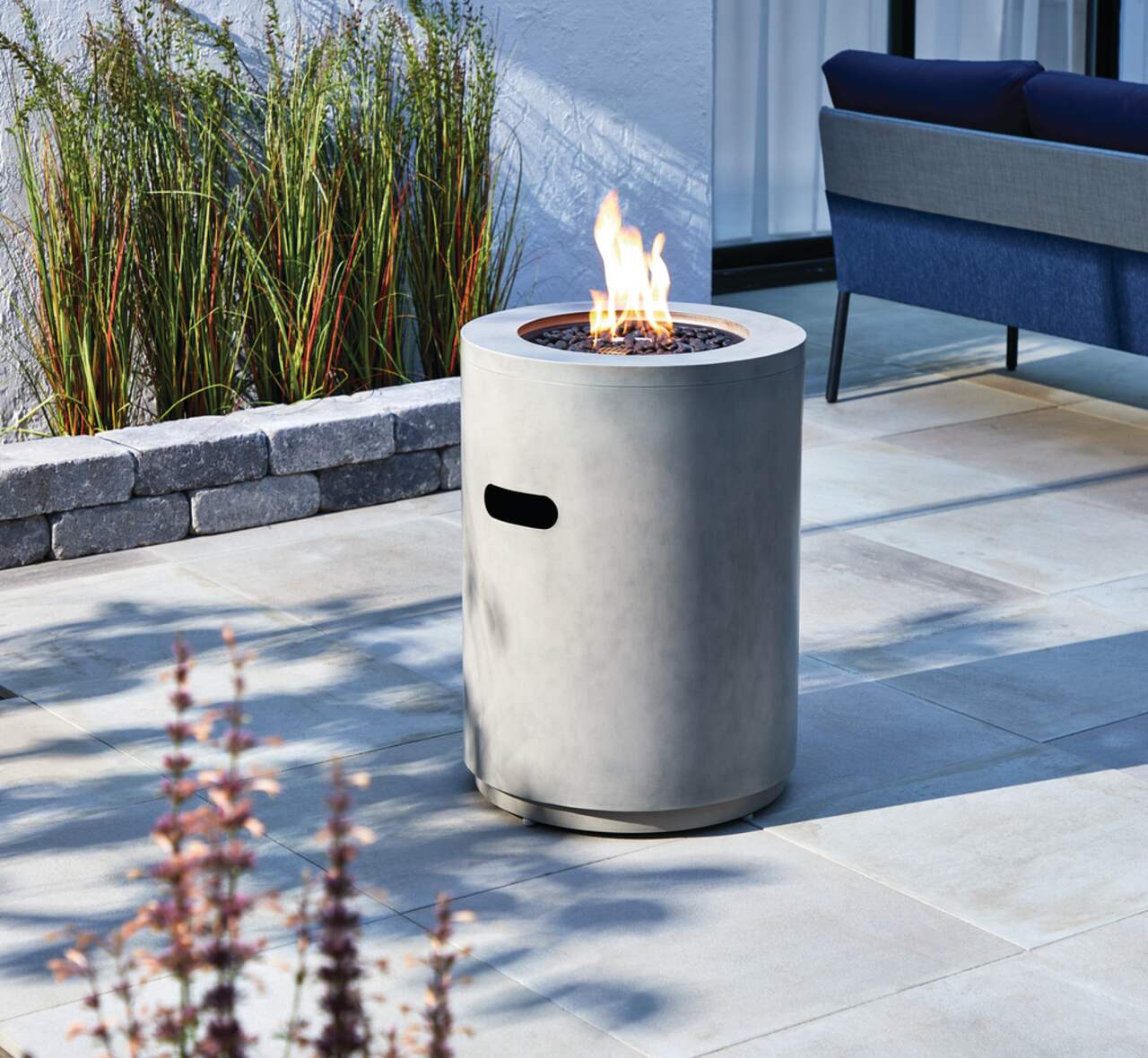 CANVAS Fairmont Gas Fire Table 40 000 BTU Convertible 20 in Faux Concrete Finish Canadian Tire
