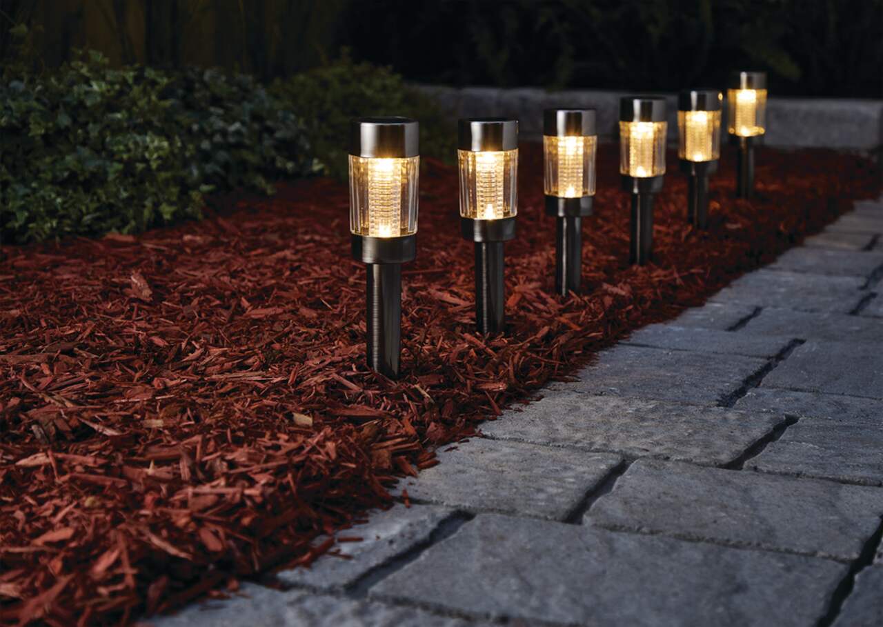 Solar yard shop lights canadian tire