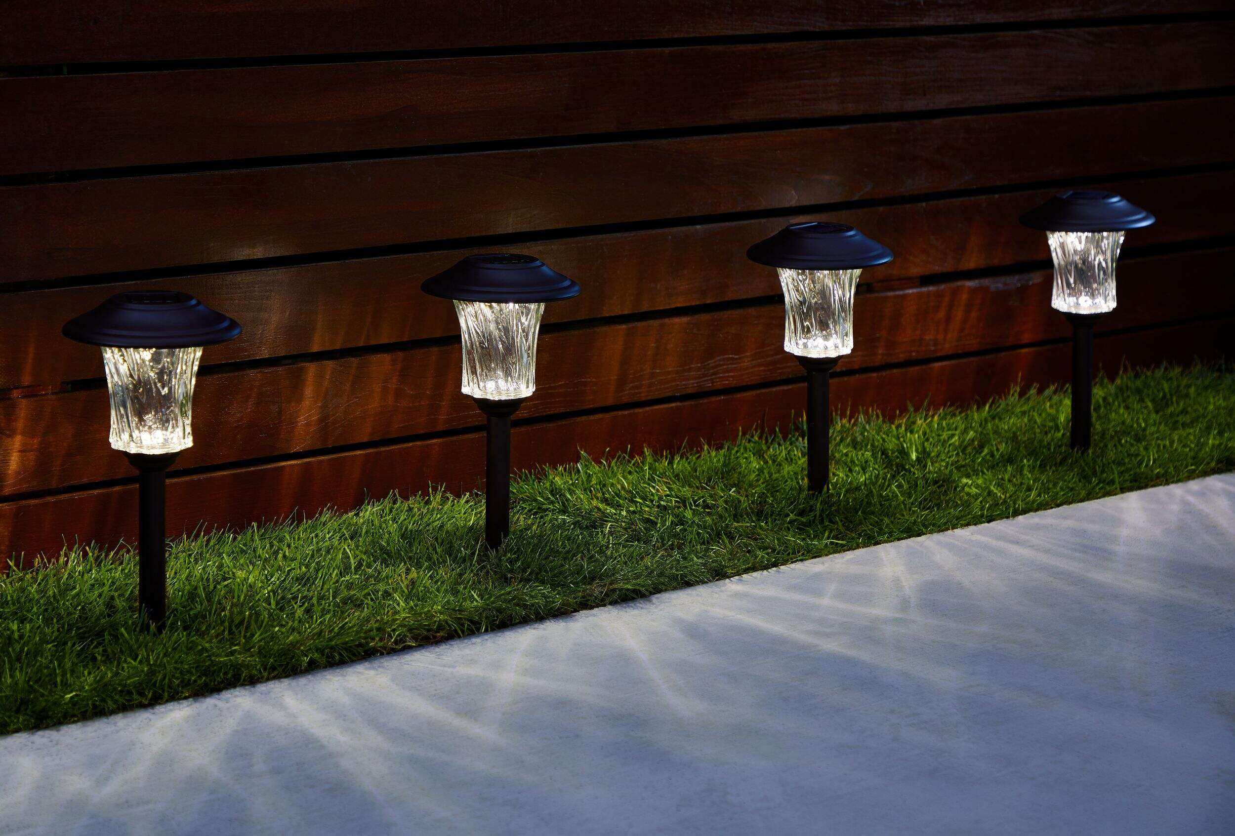 NOMA Outdoor White LED Solar Lake Effect Glass Garden & Pathway Stake