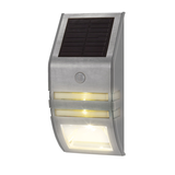 Lampes solaires d'extérieur NOMA à DEL 28 LM, aluminium, montage mural, blanc naturel, paq. de 2 Front_Angled_Left