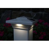 Lampes solaires à DEL pour poteau de clôture Classy Caps, extérieur, blanc brillant, 15 LM, 4 x 4 po, paq. de 2 Front_Angled_Left