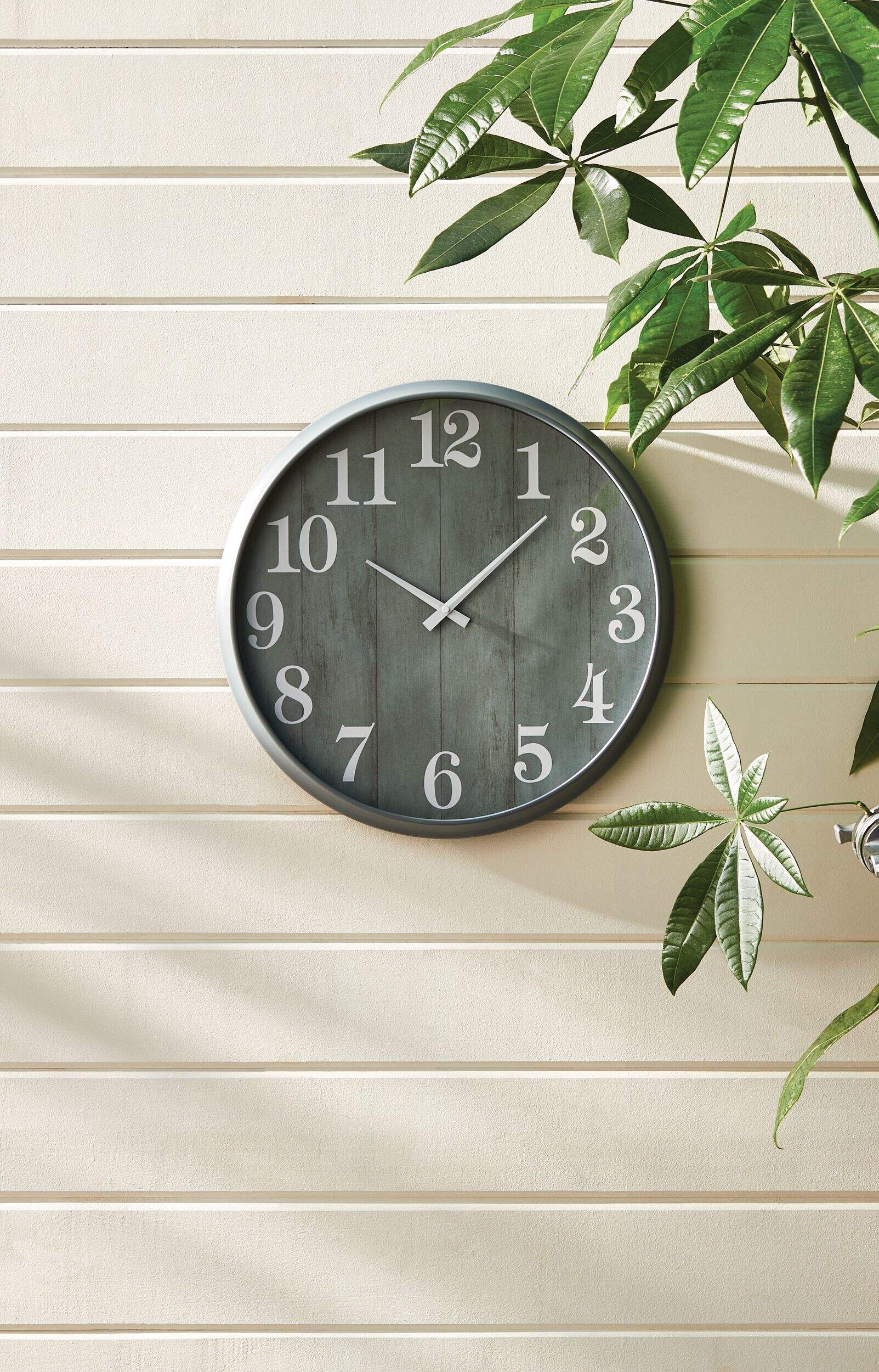Horloge murale ronde d'extérieur/d'intérieur For Living, gris, 18 po Front_Flat
