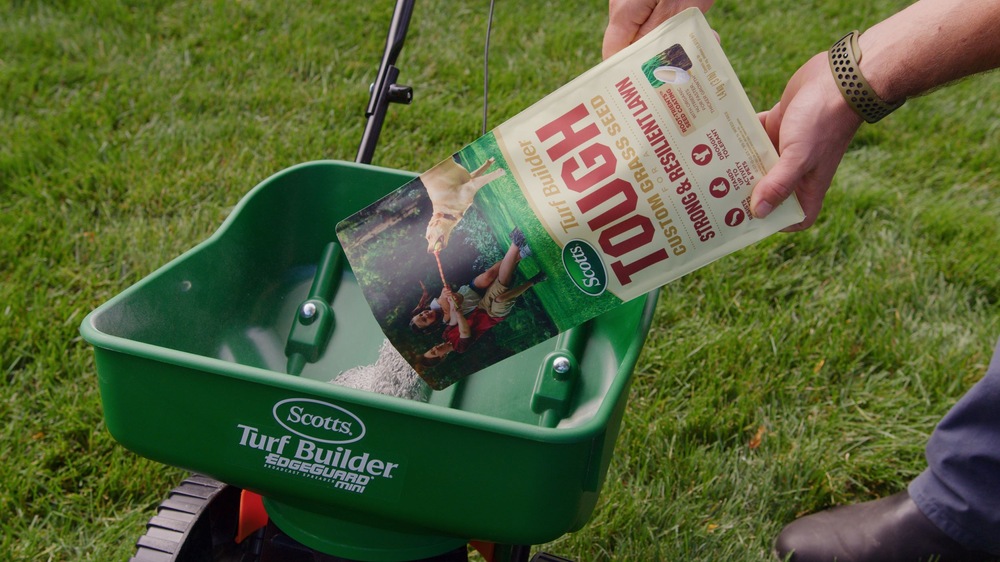 Scotts Turf Builder Tough Custom Grass Seed & Fertilizer For Strong