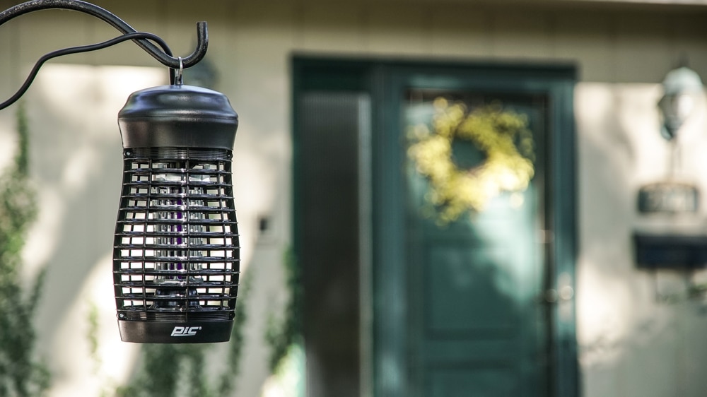 PIC 15W 1500V WeatherProof Black Light Hanging Mosquito/Bug Zapper