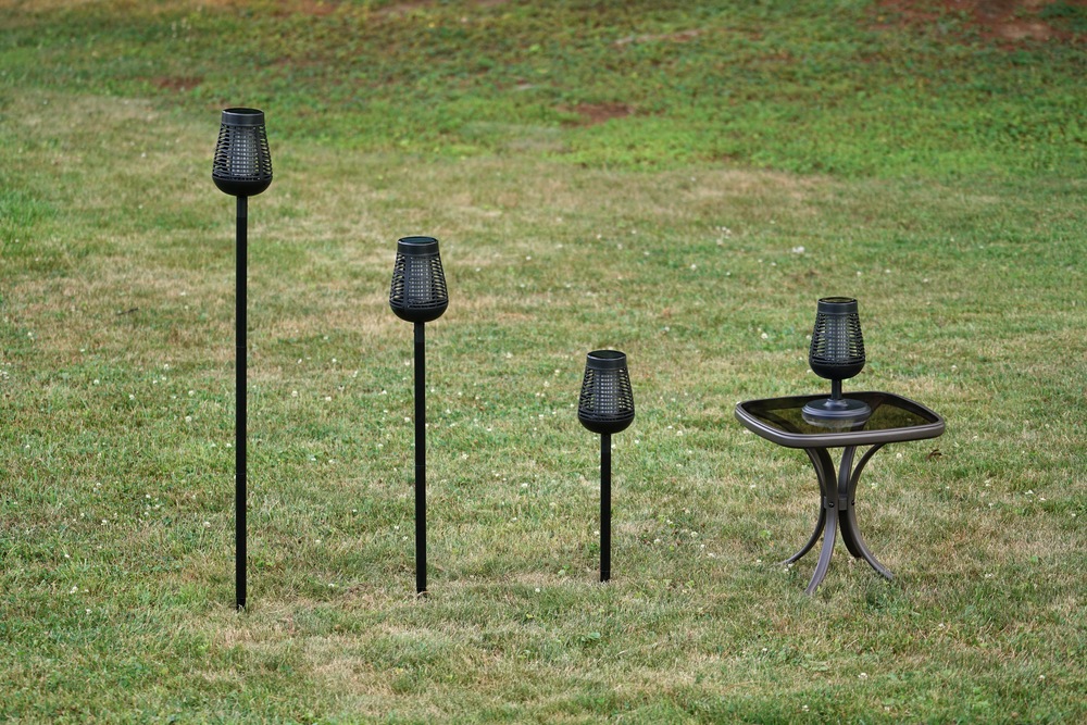 PIC 60W 600V Solar WeatherProof Accent Light Electric Mosquito/Insect