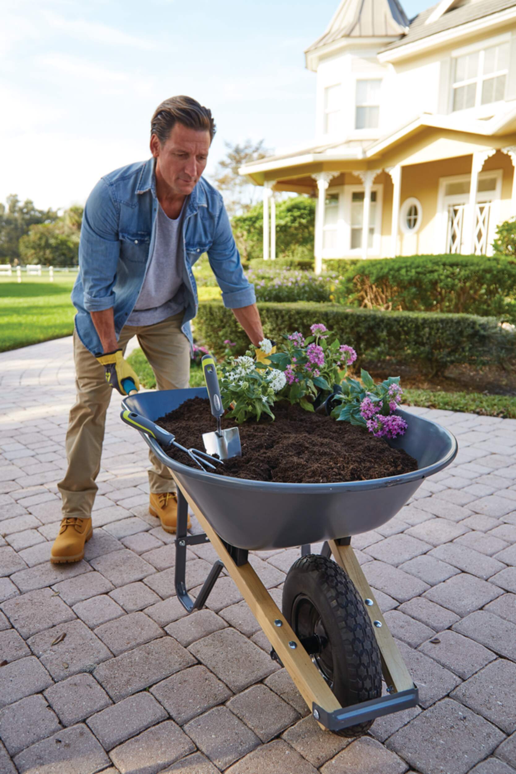 Yardworks Steel Tray 1Wheel Garden/Yard Wheelbarrow, 5cuft