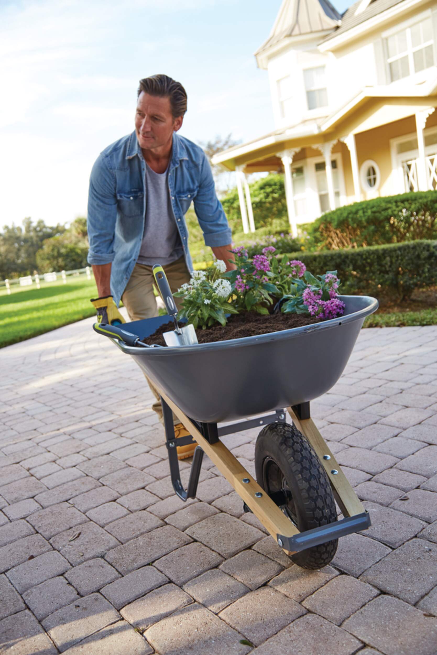 Yardworks Steel Tray 1Wheel Garden/Yard Wheelbarrow, 5cuft