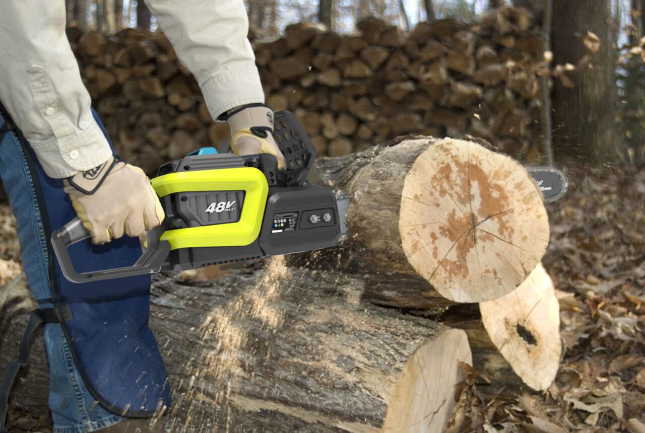 Battery chainsaw canadian clearance tire