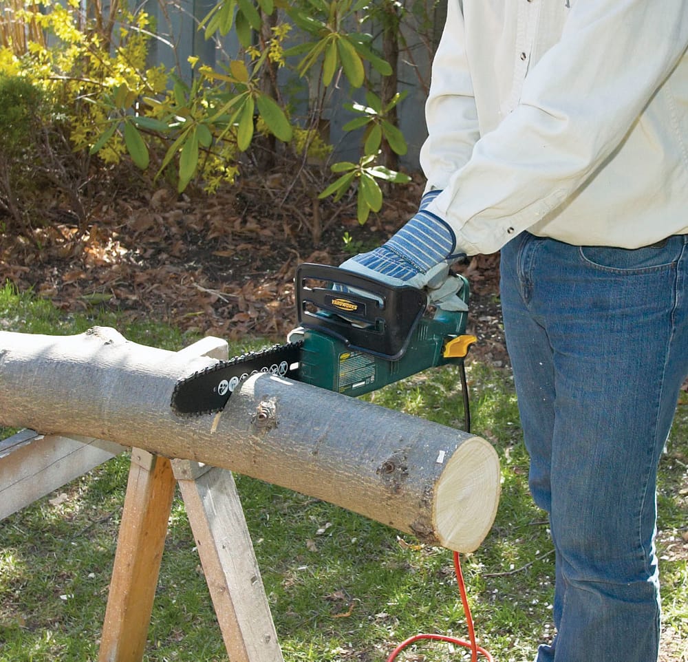 Yardworks 7.5A 2-in-1 Electric Chainsaw and Polesaw | Canadian Tire