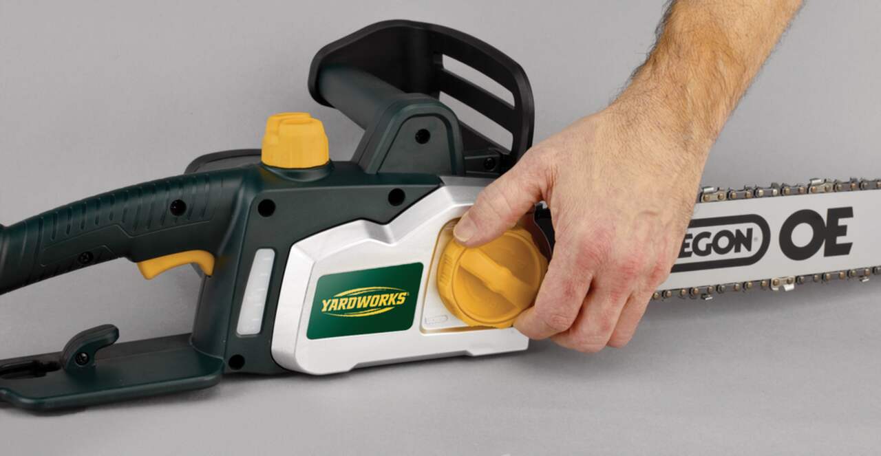 Yardworks chainsaw store oil