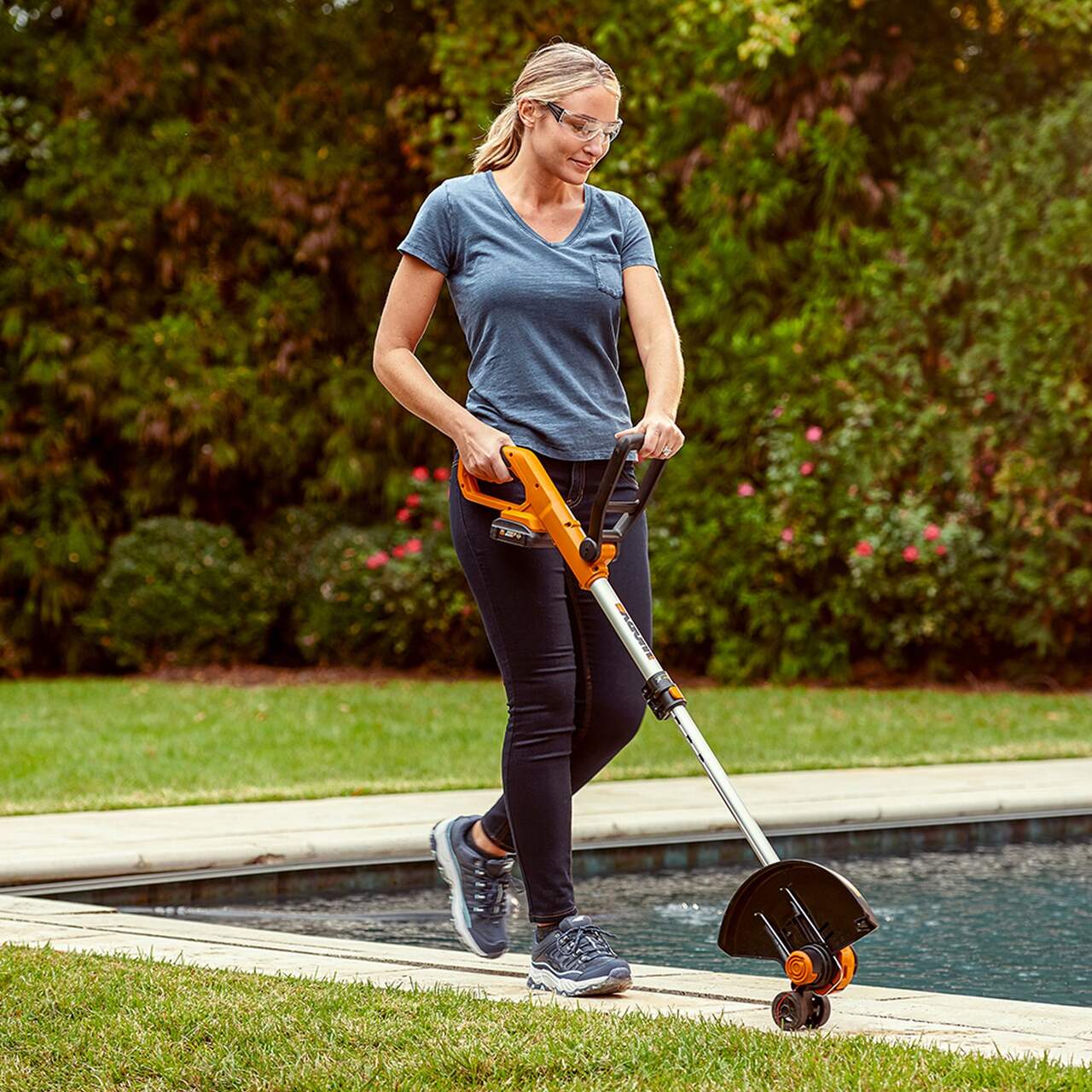 Electric Cordless Grass String Trimmer 24V 650W, Grass Trimmer Weed Lawn Edger Eater Electric Grass Cuuting Machine With 2 Battery