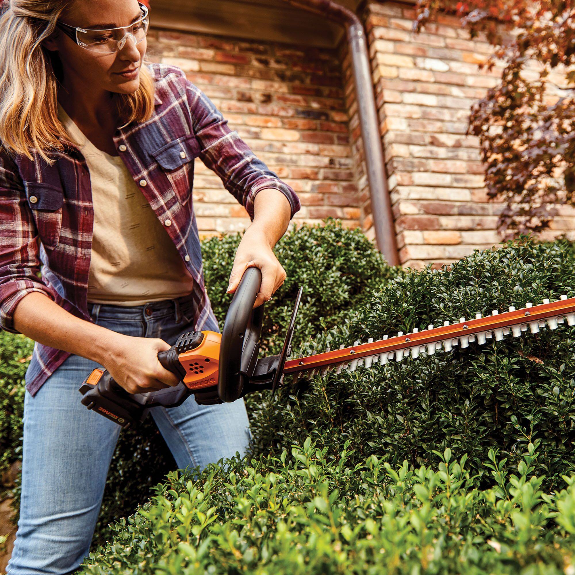 WORX WG261 20V Power Share Cordless Hedge Trimmer 22 in