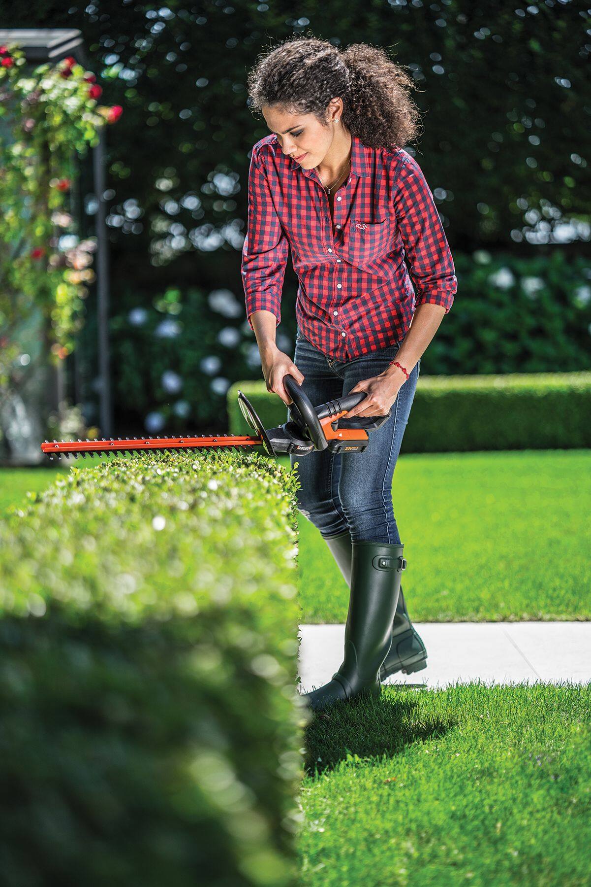 WORX WG261 20V Power Share Cordless Hedge Trimmer 22 in