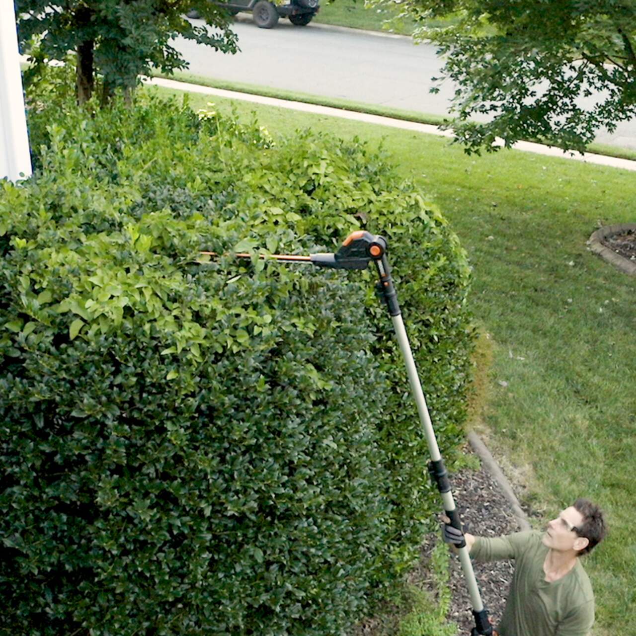 Worx pole best sale hedge trimmer cordless