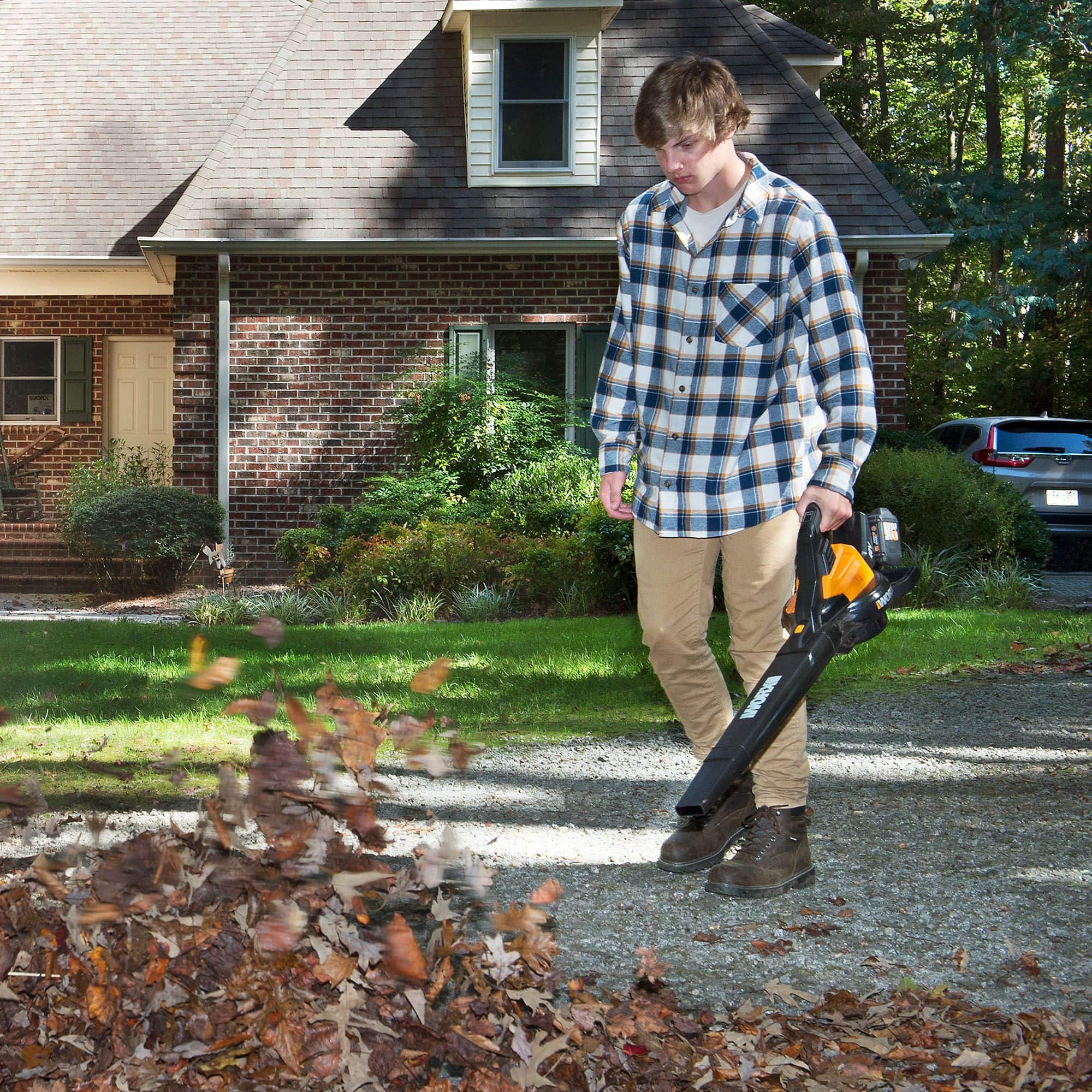 Battery operated leaf blower vacuum outlet mulcher