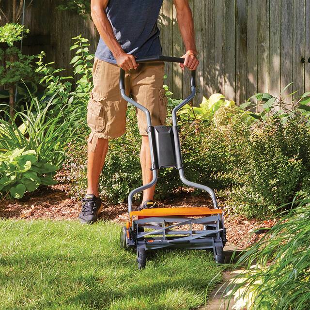 Fiskars StaySharp™Easy Push Manual Walk Behind Max Reel Lawn Mower, 18