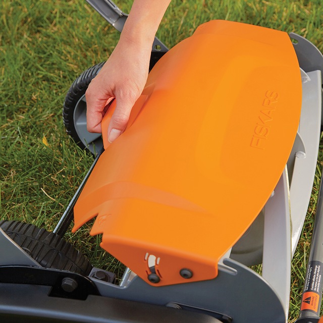 Fiskars StaySharp™Easy Push Manual Walk Behind Max Reel Lawn Mower, 18