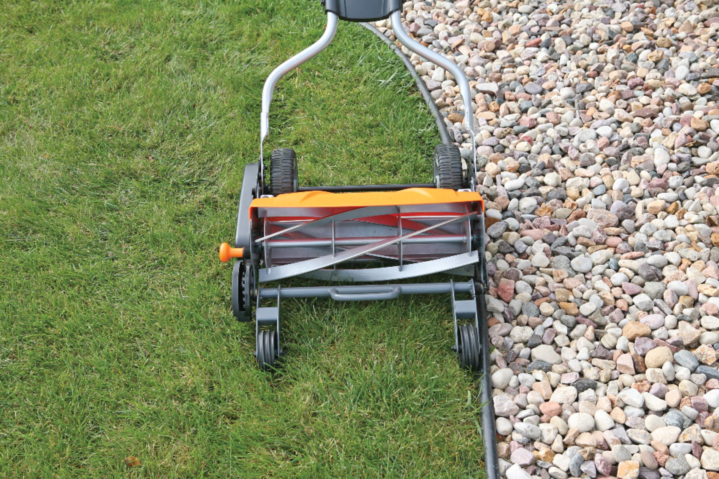 Fiskars StaySharp™Easy Push Manual Walk Behind Max Reel Lawn Mower, 18