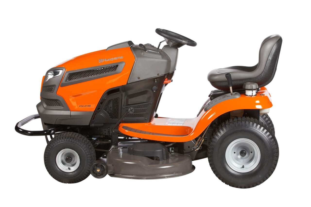 Husqvarna 21 HP 46 in Lawn Tractor Canadian Tire