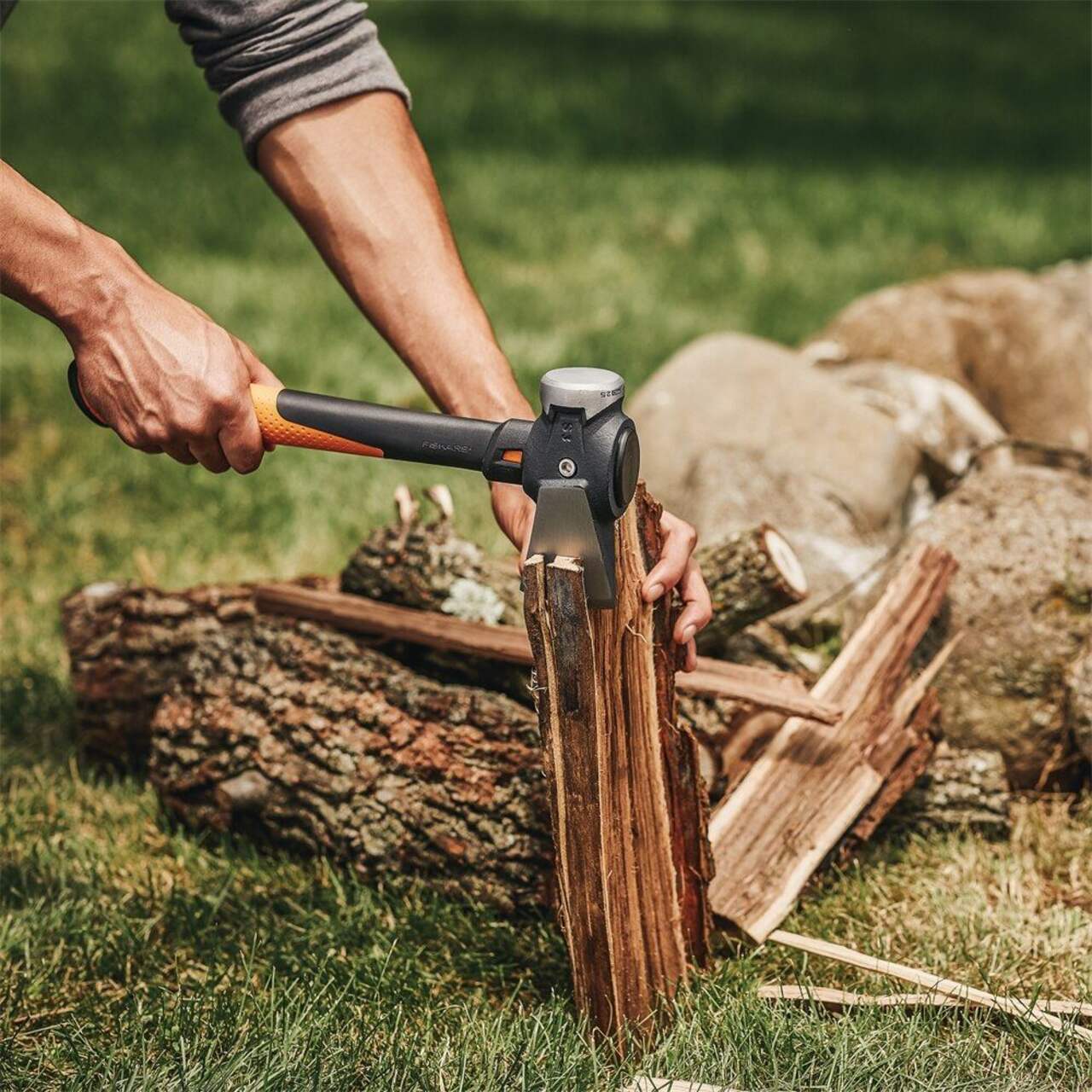 Mini hache Woods, hache à un tranchant en acier avec manche en bois, étui  en cuir et sangle