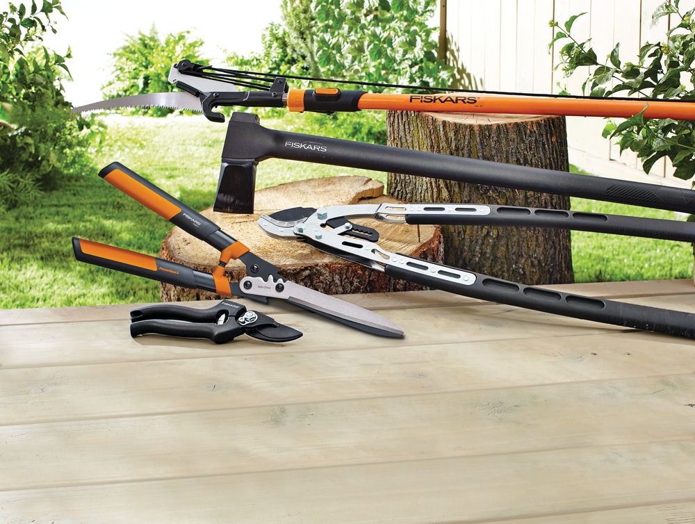 Scie pliante et sécateur télescopique Fiskars (7 à 12 pi) Canadian Tire Scie pliante et sécateur télescopique Fiskars (7 à 12 pi) Canadian Tire
