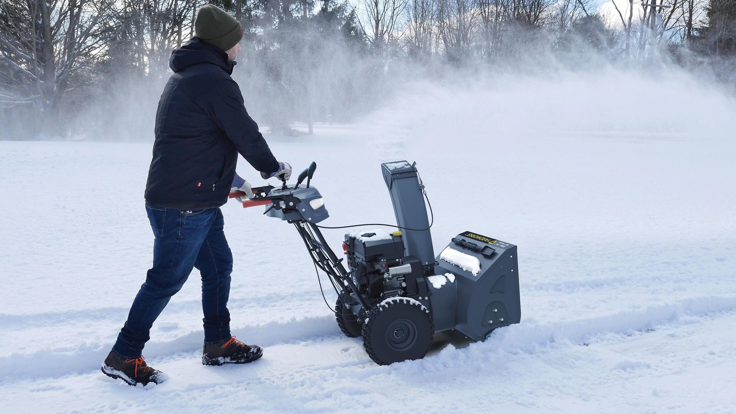 Yardworks 224cc 2Stage Snowblower with Power Steering, 24in Canadian Tire