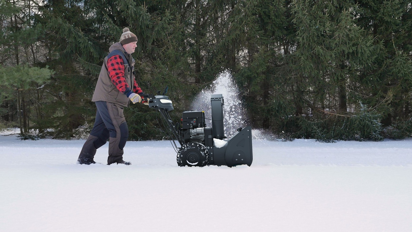 Yardworks 301cc 2Stage Snowblower with Power Steering, 27in Canadian Tire