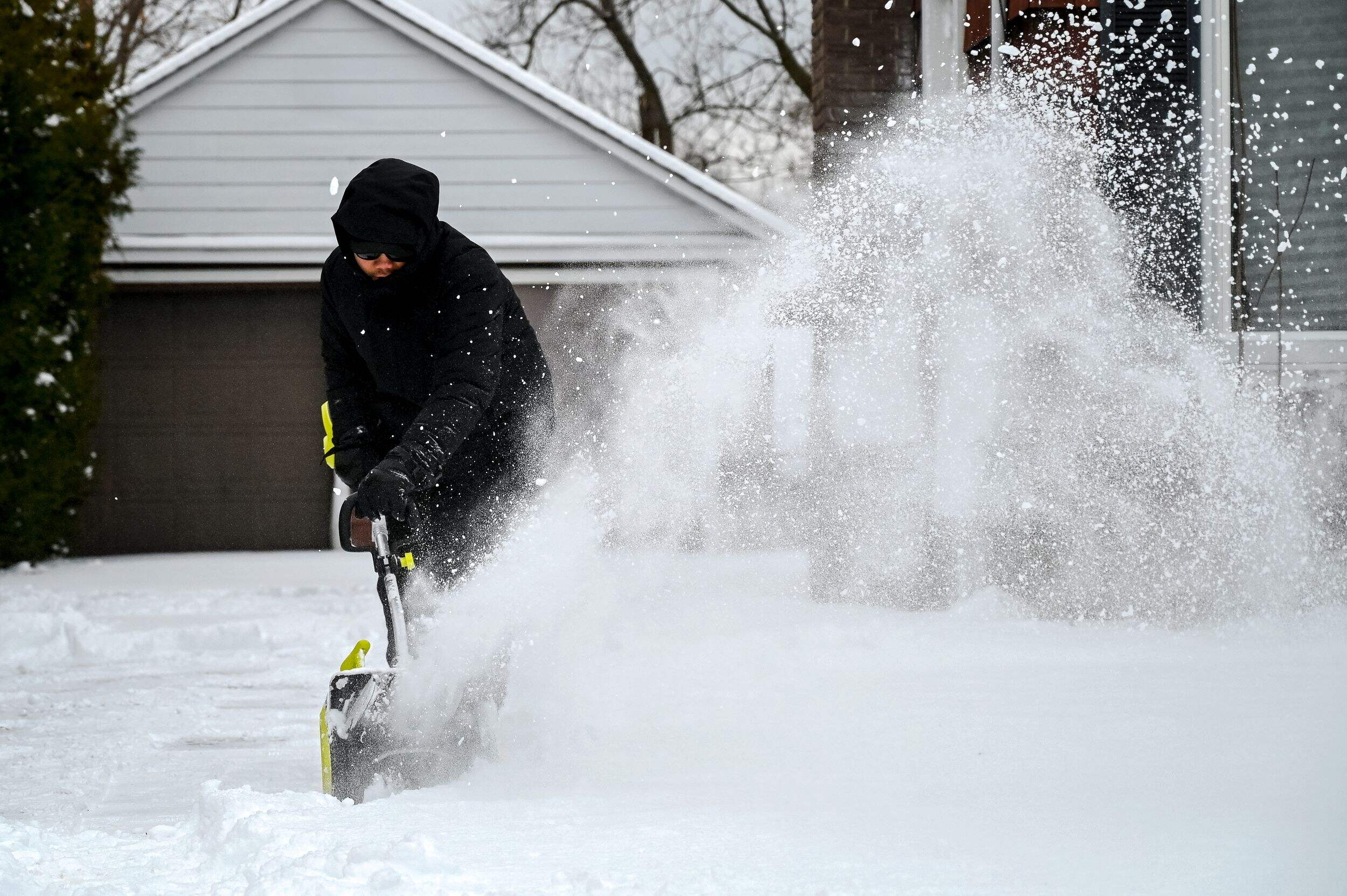 Yardworks 48V BatteryPowered Cordless Snow Shovel, 12in Canadian Tire