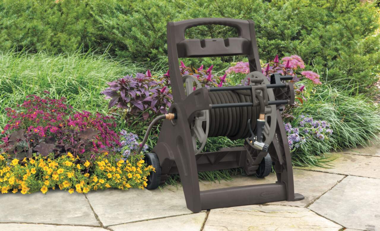 https://media-www.canadiantire.ca/product/seasonal-gardening/outdoor-tools/watering/0591458/suncast-slidetrack-hose-reel-cart-225-ft-561addc2-ce88-4403-ae0b-11523223a90f.png?imdensity=1&imwidth=1244&impolicy=mZoom