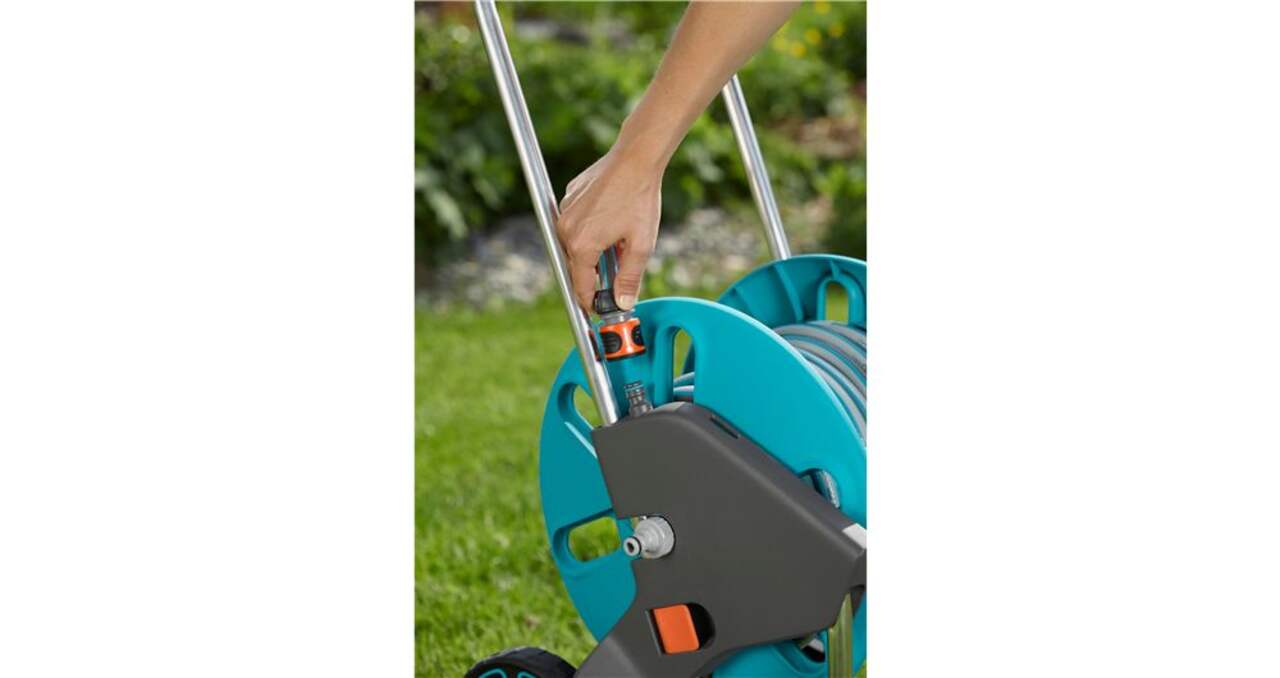 Gardena 18517 CleverRoll M Frost-Proof Hose Cart with Easy Hose Guide,  Includes: 65-Feet ½” Flex Hose, Cleaning Nozzles, and Connection Parts, For
