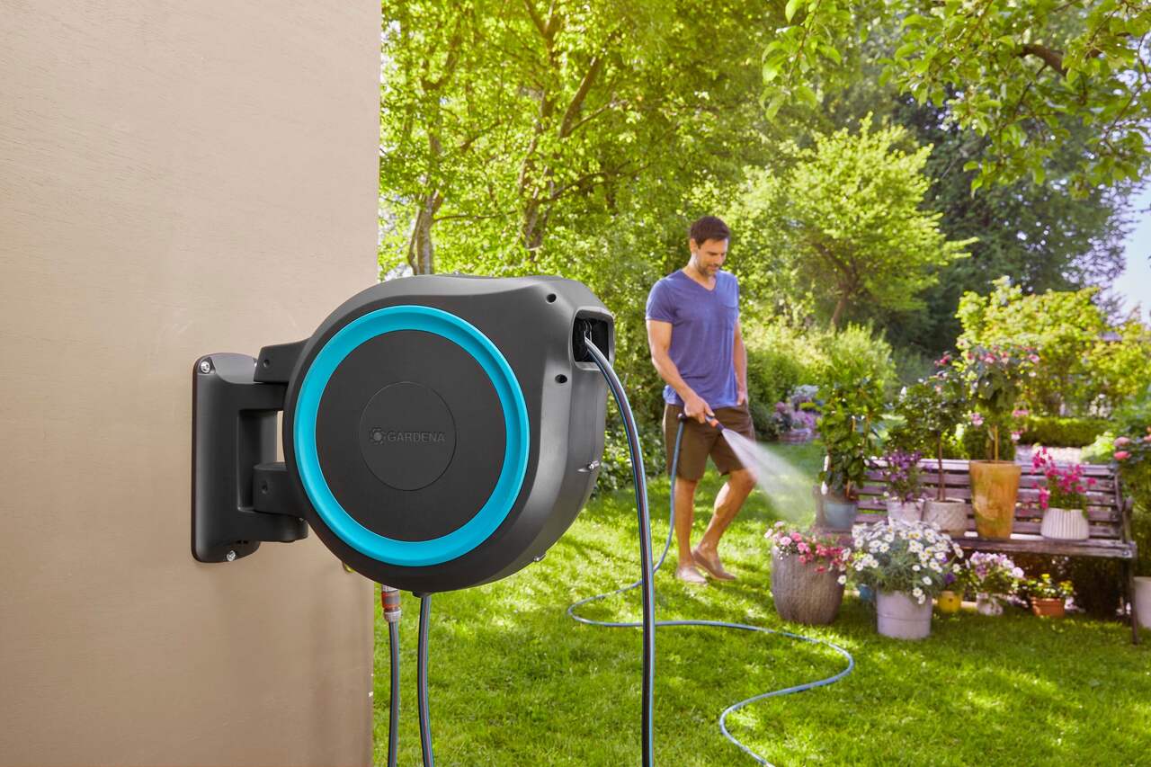 Classic Wall-Mounted Hose Reel,The Water Hose Reel for Garden Hoses Has a  Rotating Handle. 20 M 3/4inch, Compact Structure, with Drip Irrigation