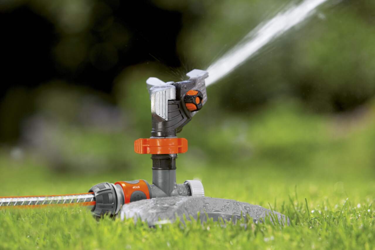 Gardena Standard Impulse Sprinkler on Metal Spike, 5300 sq.ft