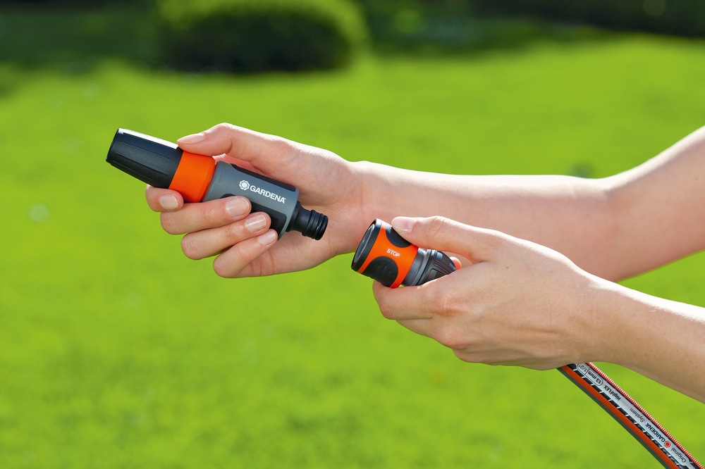 Gardena 5/8in Female End Garden Hose Repair Connector w/WaterStop