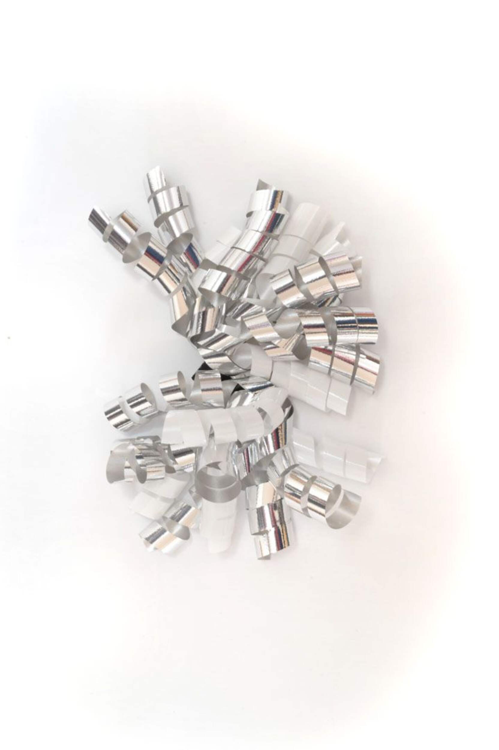 Noeud frisé, blanc et argenté, 10&nbsp;mm Overhead_Flat