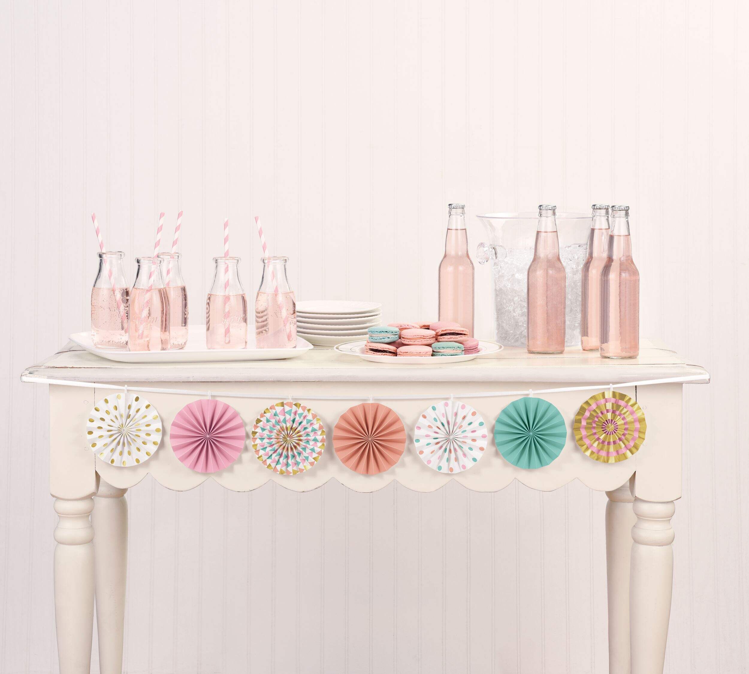 Guirlande d’éventail en papier, pastel et or, 12 pi Composite_or_Mixed