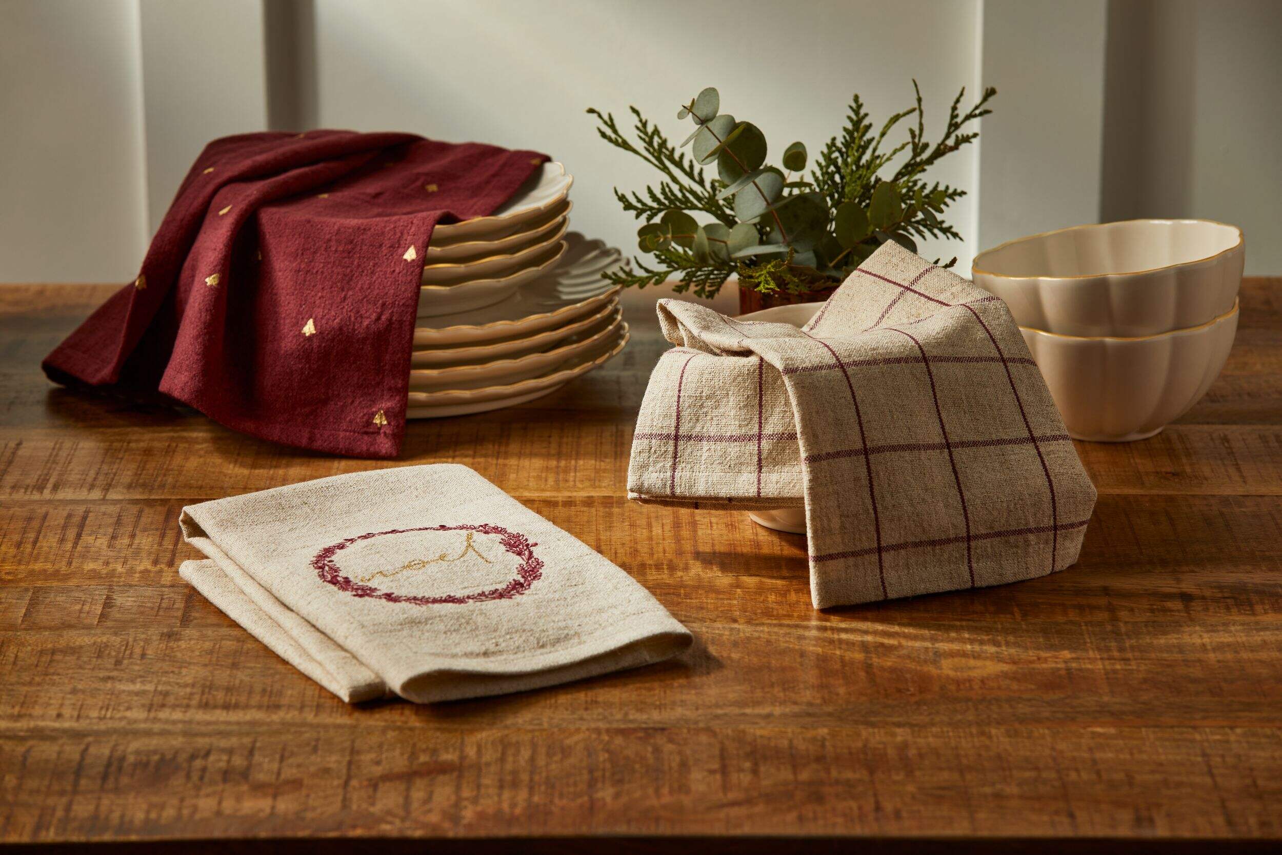 CANVAS Winter Garden Porcelain Christmas Dinnerware Set, 12pc Canadian Tire