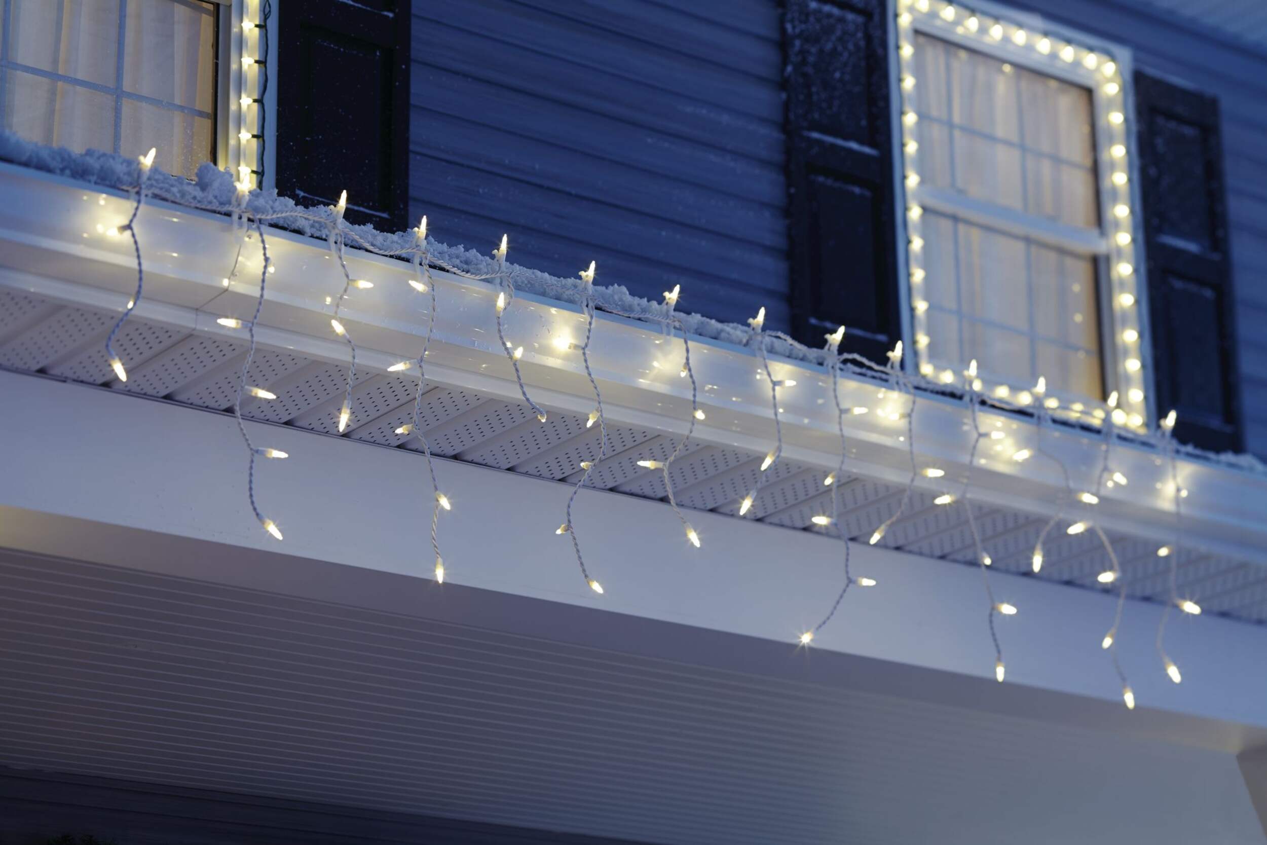 NOMA Icicle Indoor/Outdoor LED Christmas Lights, 70 LED Lights, Warm White, 7ft Canadian Tire