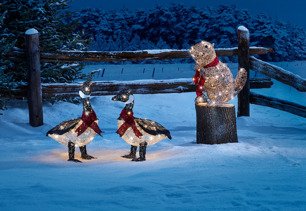 CANVAS Canadian Cabin Beaver Christmas Decorations, 70 Warm White LED