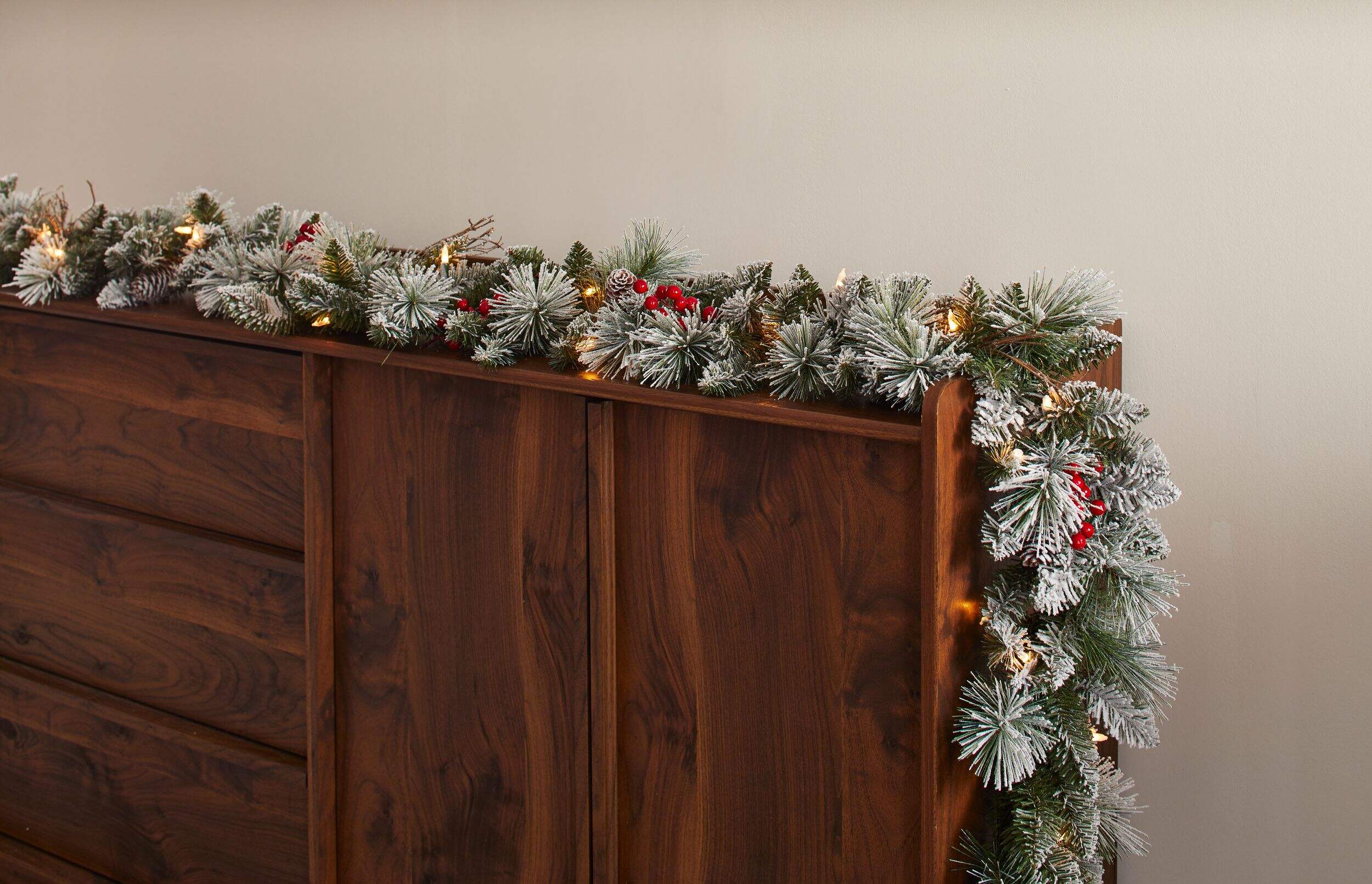 NOMA LED PreLit Christmas Decoration Artificial Berry Flocked Garland, 9ft Canadian Tire