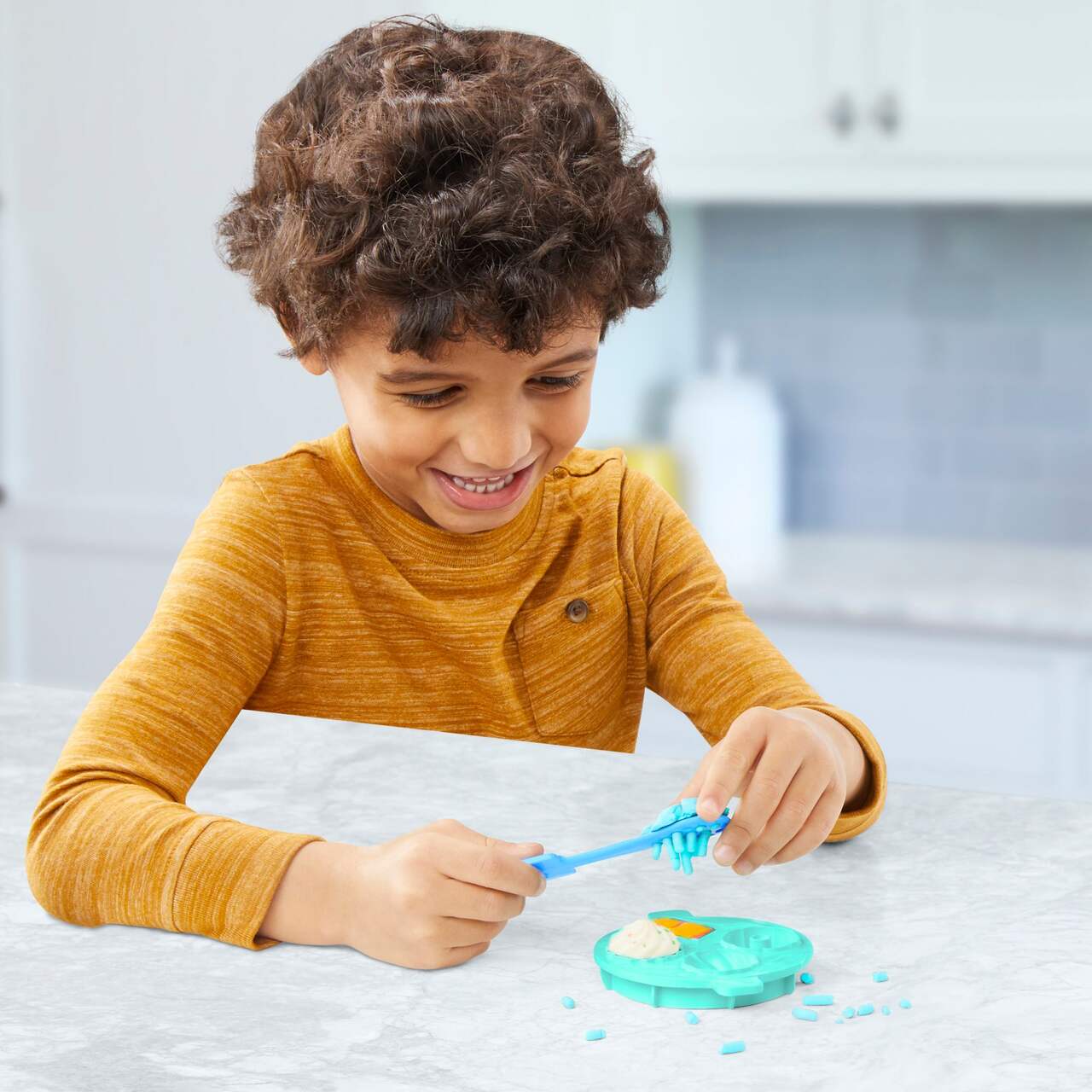 Coffret de jeu mélangeur magique Play-Doh Créations de la cuisine avec pots  de pâte à modeler non toxique, 10 oz, bilingue, 3 ans et plus