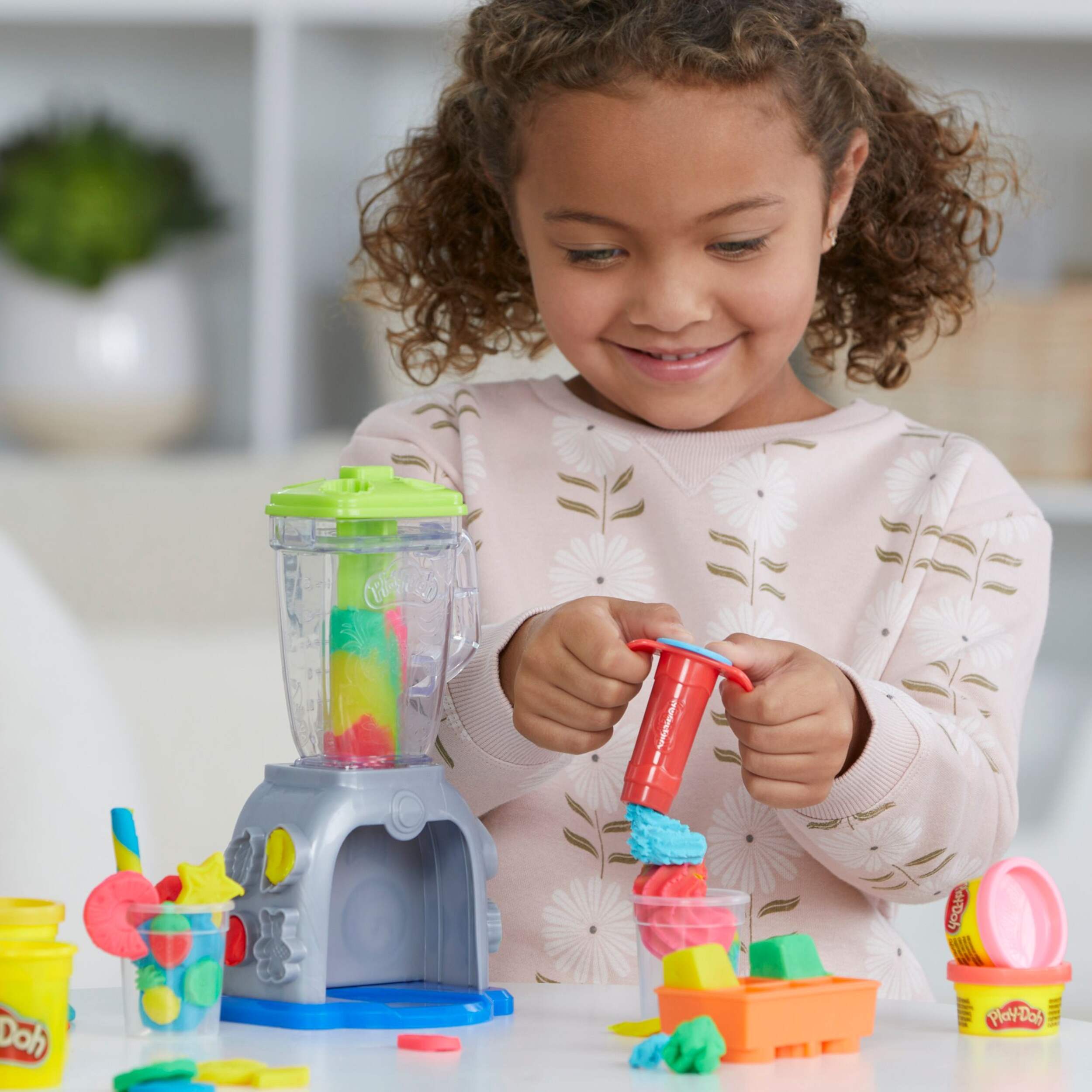 Play-Doh Kitchen Creations Swirlin' Smoothie Blender Playset | Canadian ...