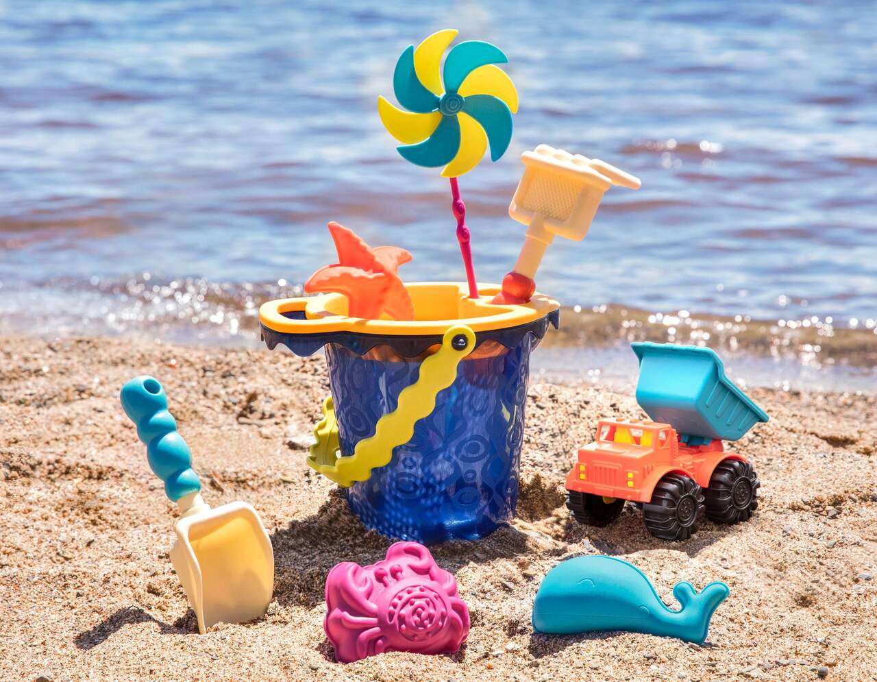 Sands Ahoy! Outdoor Beach Sand Playset with 9 Beach Accessories, Bilingual,  9-pc