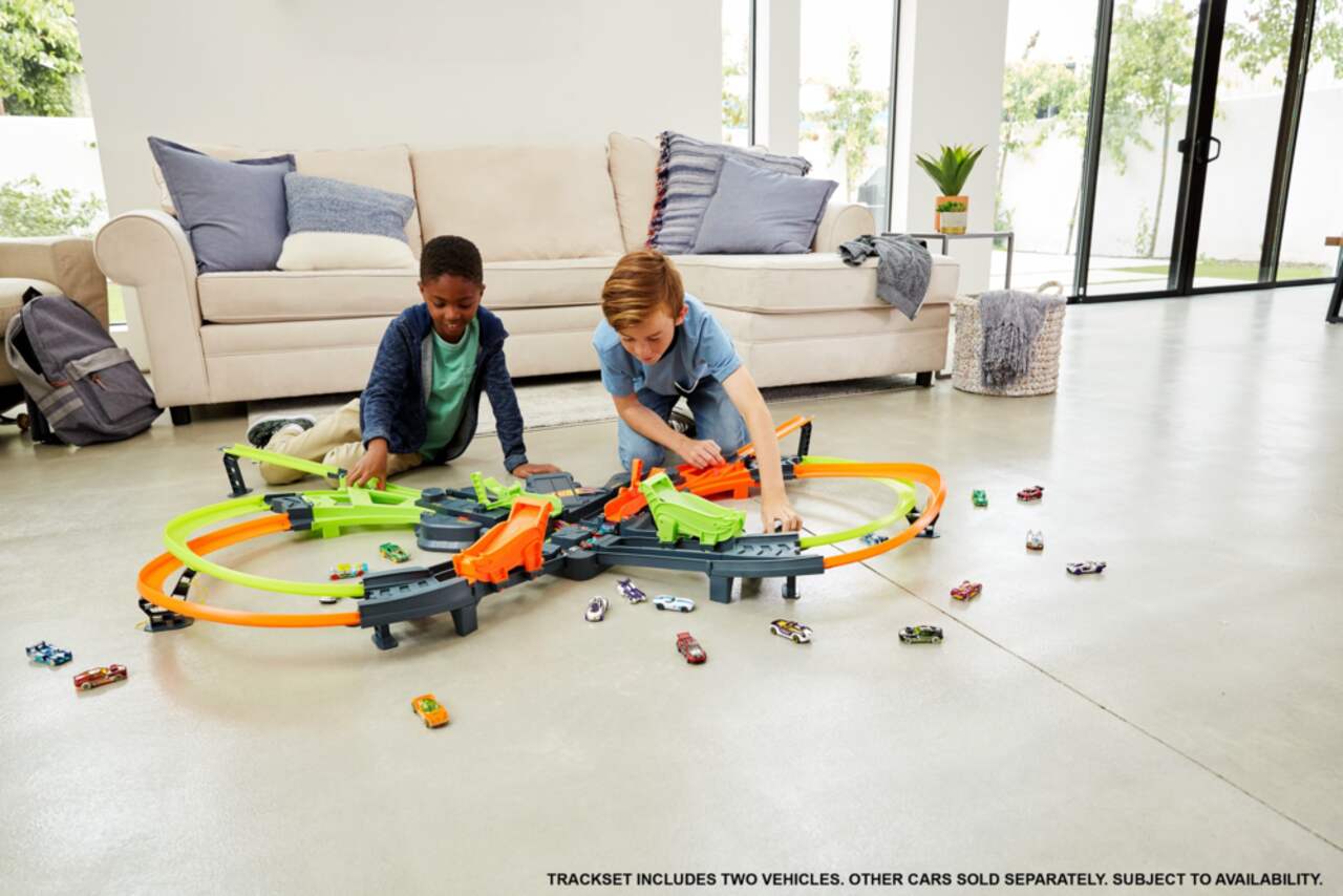 Mattel Hot Wheels® Colossal Crash Track Set